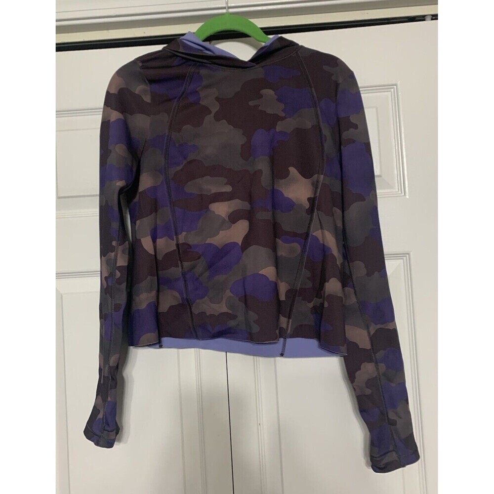ATHLETA Pinnacle Hoodie in blue camo print size Medium Athletic Activewear (T56)